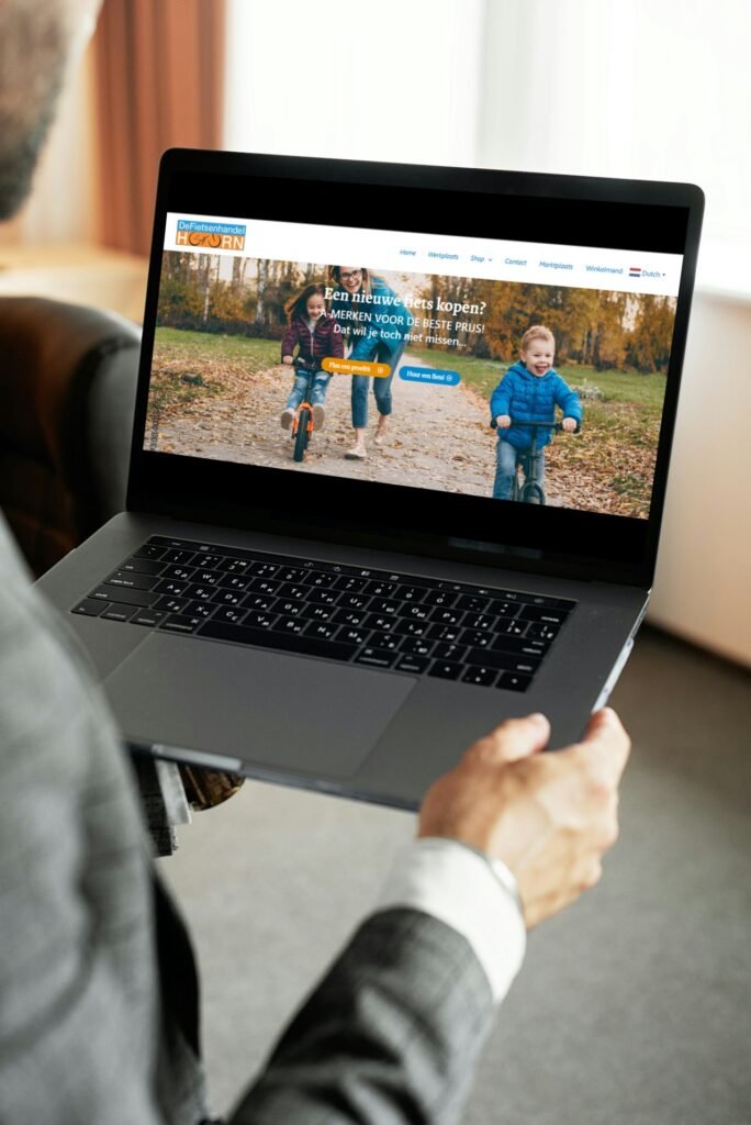 Macbook DFH Mockup 7